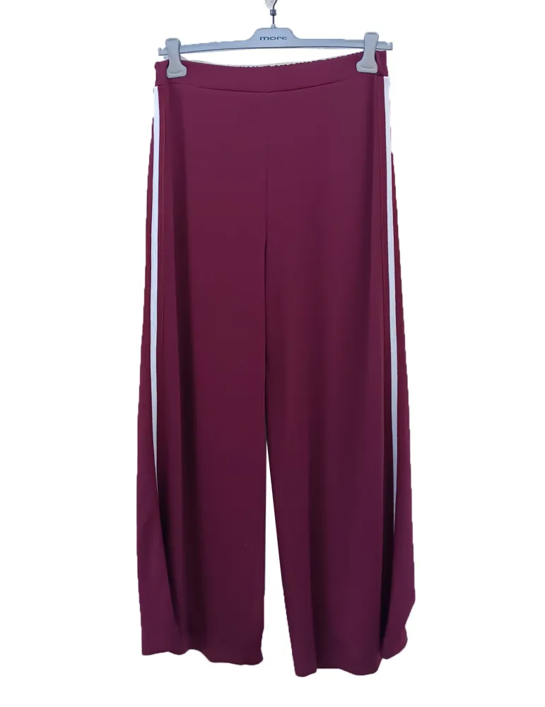 Tuta felpa e pantalone bordeaux a righe vaniglia More by Siste's