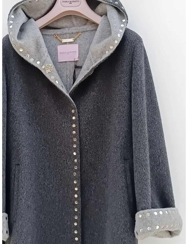Cappotto grigio in pura lana con cappuccio e borchie Piero Moretti