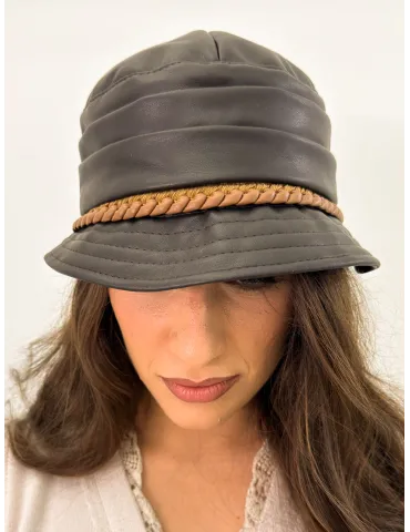 Cappelli donna Complit | Cloche Dolly in ecopelle marrone antipioggia