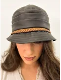 Cappelli donna Complit | Cloche Dolly in ecopelle marrone antipioggia