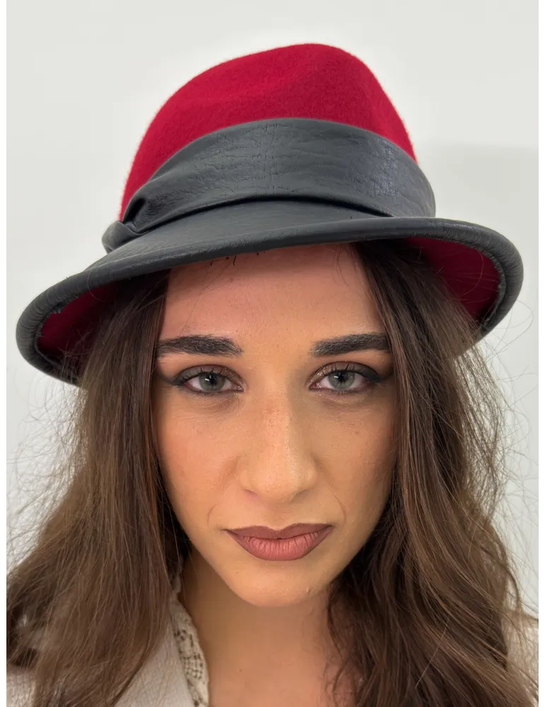 Cappelli Complit | Panama fedora borsalino asimmetrico rosso e nero