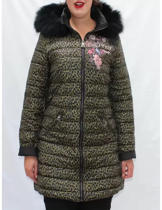 Cappotto donna piuma con cappuccio animalier verde e nero Fuego Woman Cappotto donna piuma con cappuccio animalier verde e nero Fuego Woman