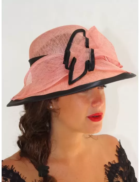 Cappello da cerimonia grande in paglia rosa con profilo nero Complit