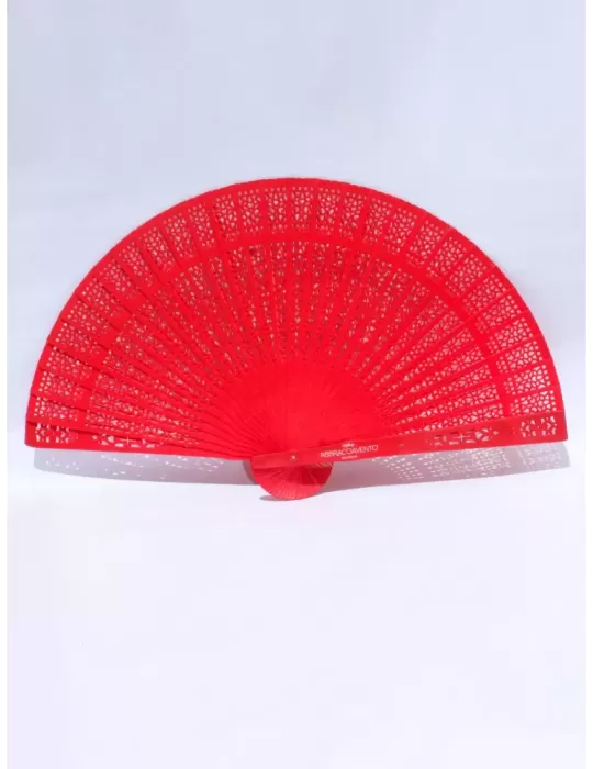 Ventaglio bamboo intagliato rosso con logo Abbracciavento Ventaglio bamboo intagliato rosso con logo Abbracciavento